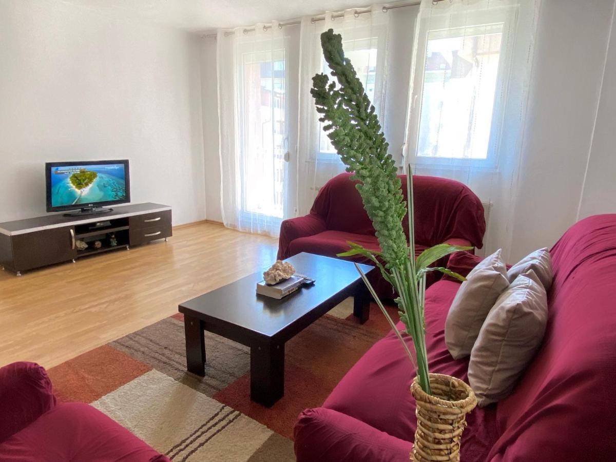 Zogu Apartments - City Center Pristina Esterno foto